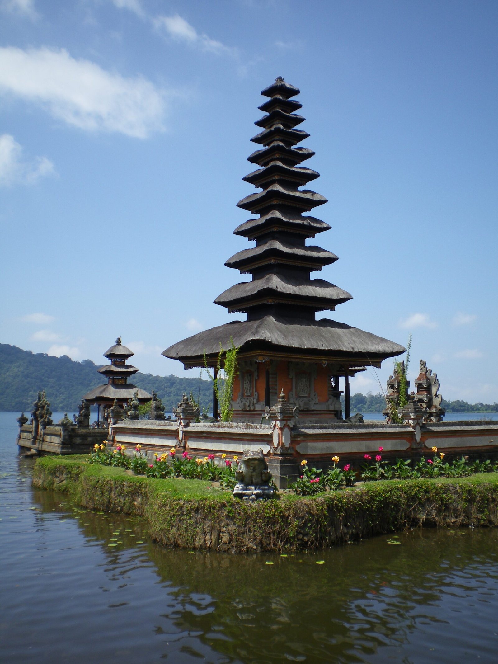 sea-tree-reflection-tower-religion-landmark-place-of-worship-pray-temple-shrine-indonesia-tradition-pagoda-wat-bali-tanah-lot-hindu-temple-pura-681588.jpg
