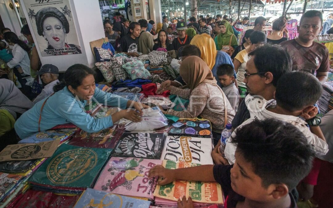 Berfoto ala Noni Belanda, warna baru wisata Malioboro di tengah ramainya libur Nataru